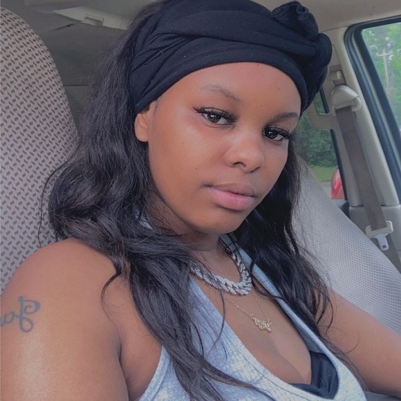 Meet your Posher, Jakia - Picture 1 of 1